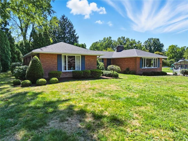 2560 Blossom Lane, Neshannock, New Castle, PA