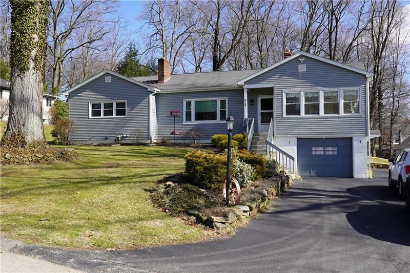 319 Holly Lane, Neshannock, New Castle, PA