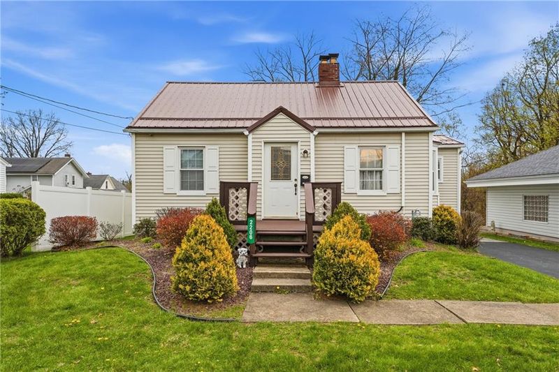 2206 Delaware Avenue, New Castle, PA